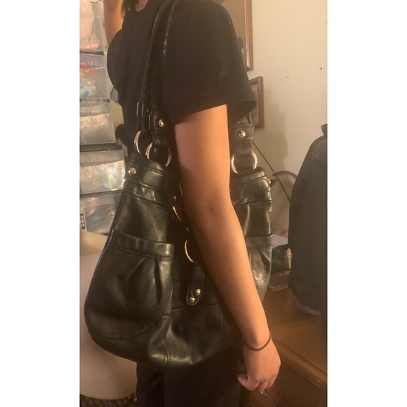 B Makowsky Shoulder Bag Leather with Hardware - Picture 5 of 6